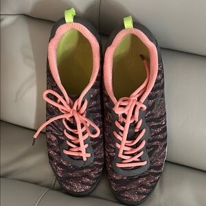 Zumba Fitness Sneakers Pink and Black with Knit Pattern